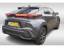 Toyota C-HR / C-HR+ 1.8 Hybrid 140 Team D All weather banden l Stuur + Stoel verwarming l Dodehoek sensor l Navi l Apple/ Android carplay l Adaptief cruise controll Lane Assist