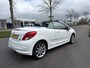 Peugeot 207 CC 1.6 VTi Roland Garros 120 PK. Prachtige en als nieuw rijdende auto !!! Alle keuringen toegestaan !!