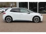 Volkswagen ID.3 First 58 kWh / Camera / Keyless / Matrix LED / Interieurvoorverwarming / 19'' / DAB / 19'' / Navigatie / ACC