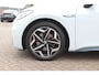 Volkswagen ID.3 First 58 kWh / Camera / Keyless / Matrix LED / Interieurvoorverwarming / 19'' / DAB / 19'' / Navigatie / ACC