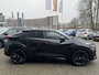 Toyota C-HR / C-HR+ 2.0 PHEV BLACK EDITION MY2026 NIEUW DIRECT LEVERBAAR! STOEL/STUURVERW JLB-AUDIO EL-STOEL 19'' LM-VELGEN BLIND SPOT EL-ACHTERKLEP HEAD-UP NAVI APPLE/ANDROID