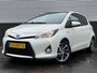 Toyota Yaris 1.5 Full Hybrid Dynamic VOLLEDIG DEALERONDERHOUDEN! PANORAMADAK, Navigatie, stoelverwarming, cruise control, keyless entry- & start, nette Nederlandse auto, hybride, automaat!