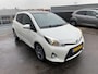 Toyota Yaris 1.5 Full Hybrid Dynamic VOLLEDIG DEALERONDERHOUDEN! PANORAMADAK, Navigatie, stoelverwarming, cruise control, keyless entry- & start, nette Nederlandse auto, hybride, automaat!