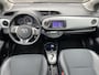 Toyota Yaris 1.5 Full Hybrid Dynamic VOLLEDIG DEALERONDERHOUDEN! PANORAMADAK, Navigatie, stoelverwarming, cruise control, keyless entry- & start, nette Nederlandse auto, hybride, automaat!