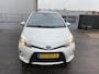 Toyota Yaris 1.5 Full Hybrid Dynamic VOLLEDIG DEALERONDERHOUDEN! PANORAMADAK, Navigatie, stoelverwarming, cruise control, keyless entry- & start, nette Nederlandse auto, hybride, automaat!