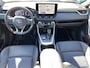 Toyota RAV4 2.5 Hybrid AWD Bi-tone edition Navigatie Apple CarPlay/Android Auto, parkeersensoren v&a, stoelverwarming, stuurwielverwarming, achteruitrij camera, adaptieve cruise control