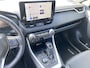 Toyota RAV4 2.5 Hybrid AWD Bi-tone edition Parelmoer, navigatie Apple CarPlay/Android Auto, stoelverwarming, draadloze telefoonlader, elektr. achterklep, automaat!