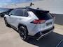 Toyota RAV4 2.5 Hybrid AWD Bi-tone edition Stoelverwarming, navigatie Apple CarPlay/Android Auto, elektr. achterklep, draadloze telefoonlader, adaptieve cruise control, keyless!