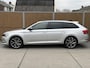 Skoda Superb Combi 1.4 TSI iV Sportline Business Automaat | Trekhaak uitklapbaar | Rondomzicht camera | DAB | Navigatiesysteem groot | LED verlichting | Cruise control adaptief | Canton HiFi | Voorruitverwarming | Stoelverwarming voor+achter