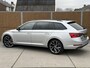 Skoda Superb Combi 1.4 TSI iV Sportline Business Automaat | Trekhaak uitklapbaar | Rondomzicht camera | DAB | Navigatiesysteem groot | LED verlichting | Cruise control adaptief | Canton HiFi | Voorruitverwarming | Stoelverwarming voor+achter