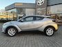 Toyota C-HR / C-HR+ 1.8 HYBRID DYNAMIC LM-VELGEN NAVI CAMERA PARK-SENSOREN APPLE/ANDROID STOELVERW ALL-SEASON