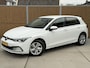 Volkswagen Golf 1.0 TSI Life Business Stoel- en stuurverwarming | LED verlichting | Adaptieve cruise control | Climate control | Navigatiesysteem | Ergoactive bestuurdersstoel | DAB | Parkeersensoren voor en achter