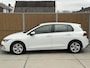 Volkswagen Golf 1.0 TSI Life Business Stoel- en stuurverwarming | LED verlichting | Adaptieve cruise control | Climate control | Navigatiesysteem | Ergoactive bestuurdersstoel | DAB | Parkeersensoren voor en achter