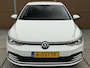 Volkswagen Golf 1.0 TSI Life Business Stoel- en stuurverwarming | LED verlichting | Adaptieve cruise control | Climate control | Navigatiesysteem | Ergoactive bestuurdersstoel | DAB | Parkeersensoren voor en achter