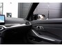 BMW 3-Serie Touring 330e xDrive M stoel Pano H&K HUD Carbon