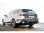 BMW i5 Touring xDrive40 84 kWh M Sport Pro - Trekhaak - Panoramdak - Driving Assistant Professional - Head up - Harman Kardon - stoelventilatie - stoelverwarming voor/achter - Iconic Glow - Comfort Access -