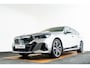 BMW i5 Touring xDrive40 84 kWh M Sport Pro - Trekhaak - Panoramdak - Driving Assistant Professional - Head up - Harman Kardon - stoelventilatie - stoelverwarming voor/achter - Iconic Glow - Comfort Access -