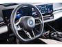 BMW i5 Touring xDrive40 84 kWh M Sport Pro - Trekhaak - Panoramdak - Driving Assistant Professional - Head up - Harman Kardon - stoelventilatie - stoelverwarming voor/achter - Iconic Glow - Comfort Access -