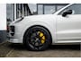 Porsche Cayenne Coupé 4.0 Turbo E-Hybrid Cashmere Beige [2e PAASDAG OPEN] Techart - Passenger Display - Trekhaak