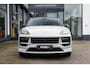 Porsche Cayenne Coupé 4.0 Turbo E-Hybrid Cashmere Beige [2e PAASDAG OPEN] Techart - Passenger Display - Trekhaak