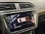 Volkswagen Tiguan 1.5 TSI ACT Highline 150Pk Automaat (PANORAMADAK, GROOT NAVI, CLIMATE, STOELVERWARMING, SPORTSTOELEN, PARKEERSENSOREN, ADAPTIVE CRUISE, NIEUWSTAAT)