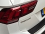 Volkswagen Tiguan 1.5 TSI ACT Highline 150Pk Automaat (PANORAMADAK, GROOT NAVI, CLIMATE, STOELVERWARMING, SPORTSTOELEN, PARKEERSENSOREN, ADAPTIVE CRUISE, NIEUWSTAAT)