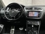 Volkswagen Tiguan 1.5 TSI ACT Highline 150Pk Automaat (PANORAMADAK, GROOT NAVI, CLIMATE, STOELVERWARMING, SPORTSTOELEN, PARKEERSENSOREN, ADAPTIVE CRUISE, NIEUWSTAAT)