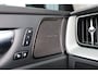 Volvo XC60 T6 Recharge AWD Ultra Dark - Panorama/schuifdak - IntelliSafe Assist & Surround - 360º Camera - Harman/Kardon audio - Adaptieve LED koplampen - Verwarmde voorstoelen, stuur & achterbank - Parkeersensoren voor & achter - Elektr. bedienb. voorstoelen met geheugen - Head up display - Draadloze tel. lader - Elektr. inklapbare trekhaak - 20' LMV