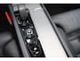 Volvo XC60 T6 Recharge AWD Ultra Dark - Panorama/schuifdak - IntelliSafe Assist & Surround - 360º Camera - Harman/Kardon audio - Adaptieve LED koplampen - Verwarmde voorstoelen, stuur & achterbank - Parkeersensoren voor & achter - Elektr. bedienb. voorstoelen met geheugen - Head up display - Draadloze tel. lader - Elektr. inklapbare trekhaak - 20' LMV