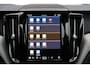 Volvo XC60 T6 Recharge AWD Ultra Dark - Panorama/schuifdak - IntelliSafe Assist & Surround - 360º Camera - Harman/Kardon audio - Adaptieve LED koplampen - Verwarmde voorstoelen, stuur & achterbank - Parkeersensoren voor & achter - Elektr. bedienb. voorstoelen met geheugen - Head up display - Draadloze tel. lader - Elektr. inklapbare trekhaak - 20' LMV