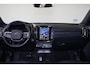 Volvo EX40 Plus Black Edition 70 kWh - IntelliSafe Assist & Surround - Harman/Kardon audio - Parkeercamera achter - Verwarmde voorstoelen & stuur - Parkeersensoren voor & achter - Draadloze tel. lader - Warmtepomp - 20' LMV
