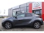 Toyota C-HR / C-HR+ HYBRID 140 FIRST EDITION ANDROID/APPLE STOEL/STUURVERW. P-SENSOREN EL-ACHTERKLEP DODEHOEK NAVI