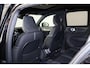 Volvo EX40 Performance Ultra Black Edition 82 kWh - Panorama/schuifdak - IntelliSafe Assist & Surround - 360º Camera - Harman/Kardon audio - Verwarmde voorstoelen, stuur & achterbank - Parkeersensoren voor & achter - Elektr. bedienb. voorstoelen met geheugen links - Draadloze tel. lader - Warmtepomp - Extra getint glas - Elektr. inklapbare trekhaak - 20' LMV