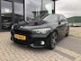 BMW 1-Serie 118i 136PK AUTOMAAT HE M-PAKKET; H&K/NAVI/LEER/ KEYLESS/LED/CLIMA/2XPDC/S&S/STOELV./18''/ - 1E.EIG - NL AUTO - KM=NAP -