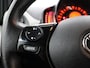 Toyota Aygo 1.0 VVT-i x-play Bluetooth, Buitenspiegels elektrisch verstel- en verwarmbaar, Elektronische remkrachtverdeling, Elektronisch Stabiliteits Programma Op zoek naar een zuinige en wendbare stadsauto? Deze Toyota Aygo 1.0 VVT-i x-play uit 2016 is ideaal voor jou!  De compacte afmetingen maken parkeren en rijden in de stad super eenvoudig. Dan
