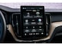 Volvo XC60 2.0 T6 Plug-in hybrid AWD Plus Dark | Facelift | Head-Up | Panoramadak | Trekhaak | 360 Camera | All-Season Banden | Google | Stoel en Stuurverwarming |