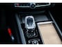 Volvo XC60 2.0 T6 Plug-in hybrid AWD Plus Dark | Facelift | Head-Up | Panoramadak | Trekhaak | 360 Camera | All-Season Banden | Google | Stoel en Stuurverwarming |