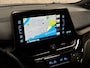 Toyota C-HR / C-HR+ 1.8 Hybrid Dynamic Automaat (NAVIGATIE, CAMERA, STOELVERWARMING, GETINT GLAS, SPORTSTOELEN, XENON, ADAPTIVE CRUISE, ZWART HEMEL, NIEUWSTAAT)