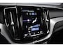 Volvo XC60 2.0 Recharge T8 AWD R-Design | Panorama | Elek. Trekhaak | Stoelverwarming voor + achter | Stuurverwarming |