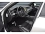 Volvo XC60 2.0 Recharge T8 AWD R-Design | Panorama | Elek. Trekhaak | Stoelverwarming voor + achter | Stuurverwarming |