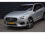 Volvo XC60 2.0 Recharge T8 AWD R-Design | Panorama | Elek. Trekhaak | Stoelverwarming voor + achter | Stuurverwarming |