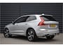 Volvo XC60 2.0 Recharge T8 AWD R-Design | Panorama | Elek. Trekhaak | Stoelverwarming voor + achter | Stuurverwarming |