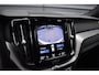 Volvo XC60 2.0 Recharge T8 AWD R-Design | Panorama | Elek. Trekhaak | Stoelverwarming voor + achter | Stuurverwarming |