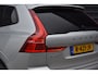 Volvo XC60 2.0 Recharge T8 AWD R-Design | Panorama | Elek. Trekhaak | Stoelverwarming voor + achter | Stuurverwarming |