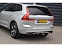 Volvo XC60 2.0 Recharge T8 AWD R-Design | Panorama | Elek. Trekhaak | Stoelverwarming voor + achter | Stuurverwarming |