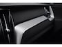 Volvo XC60 2.0 Recharge T8 AWD R-Design | Panorama | Elek. Trekhaak | Stoelverwarming voor + achter | Stuurverwarming |