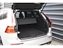 Volvo XC60 2.0 Recharge T8 AWD R-Design | Panorama | Elek. Trekhaak | Stoelverwarming voor + achter | Stuurverwarming |
