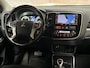 Mitsubishi Outlander 2.0 PHEV Deluxe 204Pk Automaat (NAVIGATIE, CAMERA, LEDER/ALCANTARA, TREKHAAK, STOELVERWARMING, SPORTSTOELEN, KEYLESS, GETINT GLAS, NIEUWE APK, NIEUWSTAAT)
