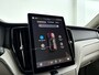 Volvo XC60 T8 Plug-in hybrid AWD Ultra Dark | Panoramadak | 360° camera | Luchtvering | Harman Kardon | Head-up Display | Stoelventilatie | Trekhaak