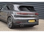 Porsche Cayenne 3.0 E-Hybrid 470pk Sport Chrono | Pano | Matrix | ACC | 21'' Wielen | Bose | Trekhaak | Orig. NL |